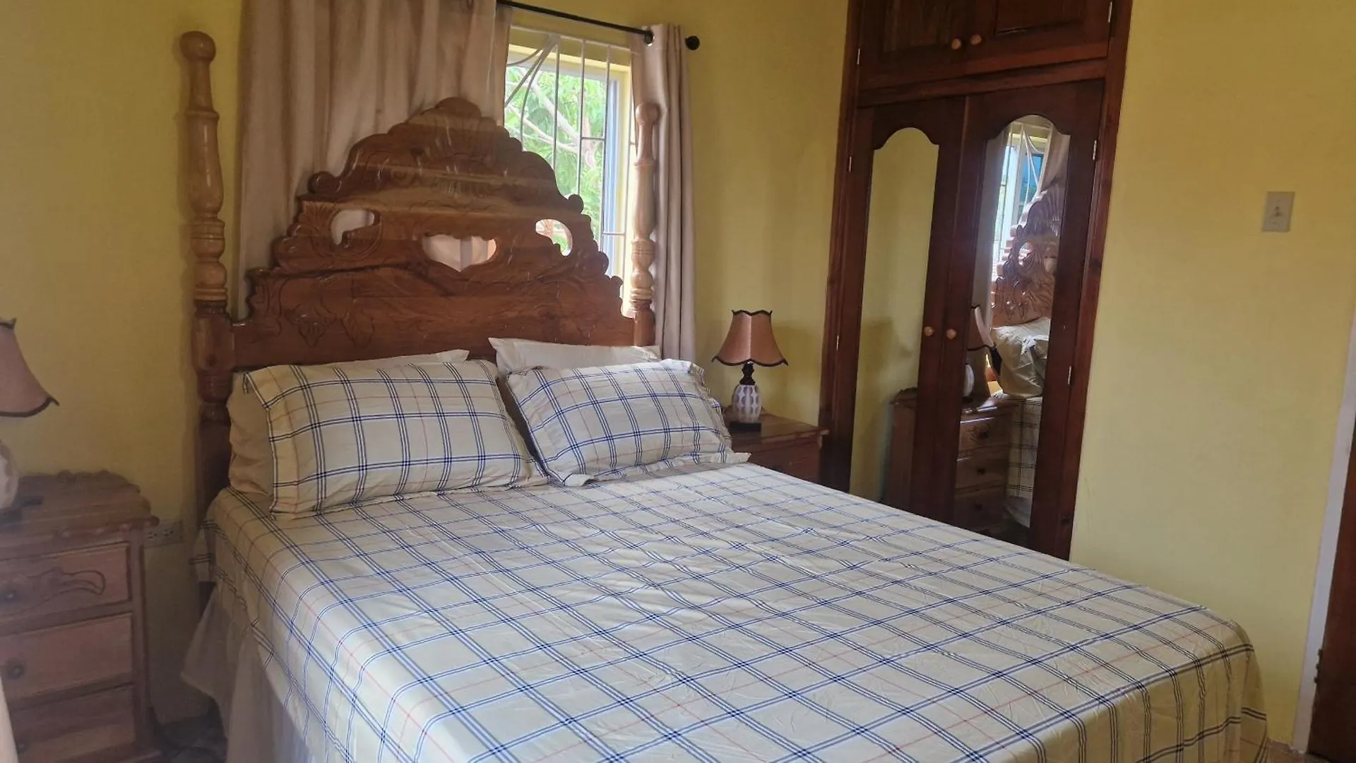 Gæstehus Bev's Rosevilla Montego Bay