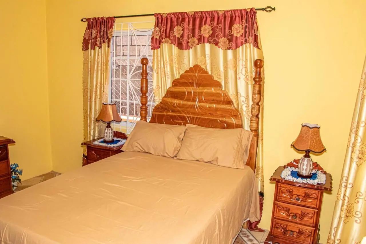 Bev'S Rosevilla Montego Bay 0*,