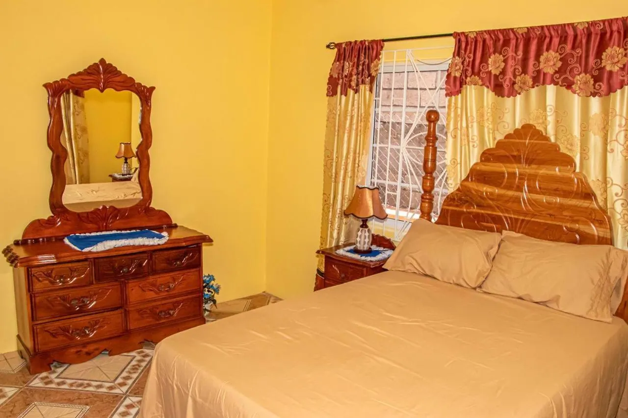 Konukevi Bev'S Rosevilla Montego Bay Jamaika