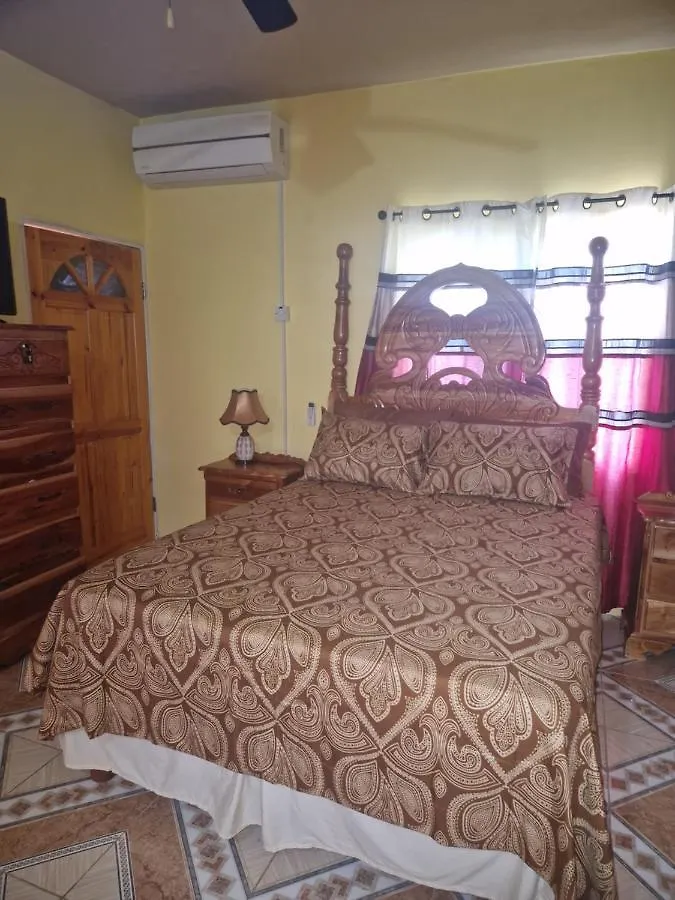 Konukevi Bev'S Rosevilla Montego Bay