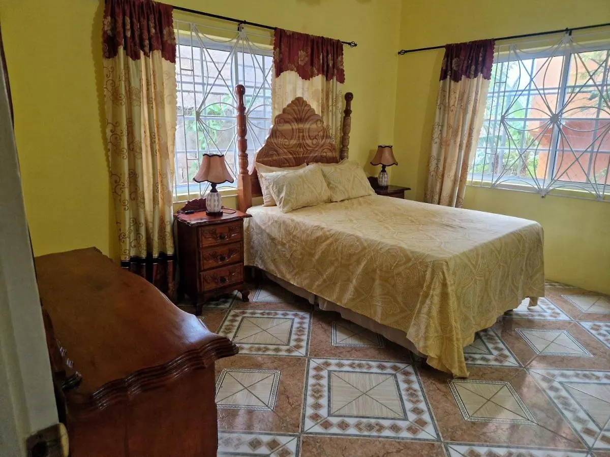 Bev'S Rosevilla Montego Bay Konukevi